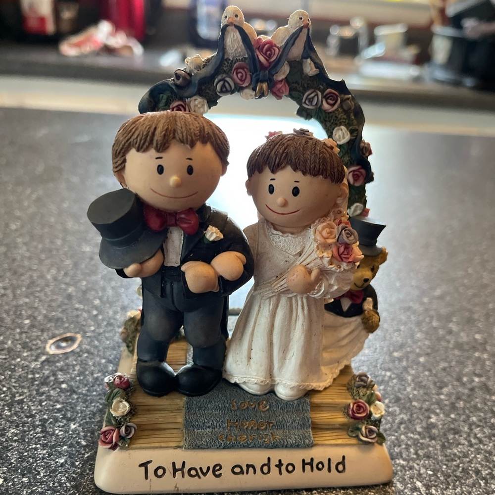 Zingle Berry 1998 Wedding figurine to have and to hold. 2E/2702